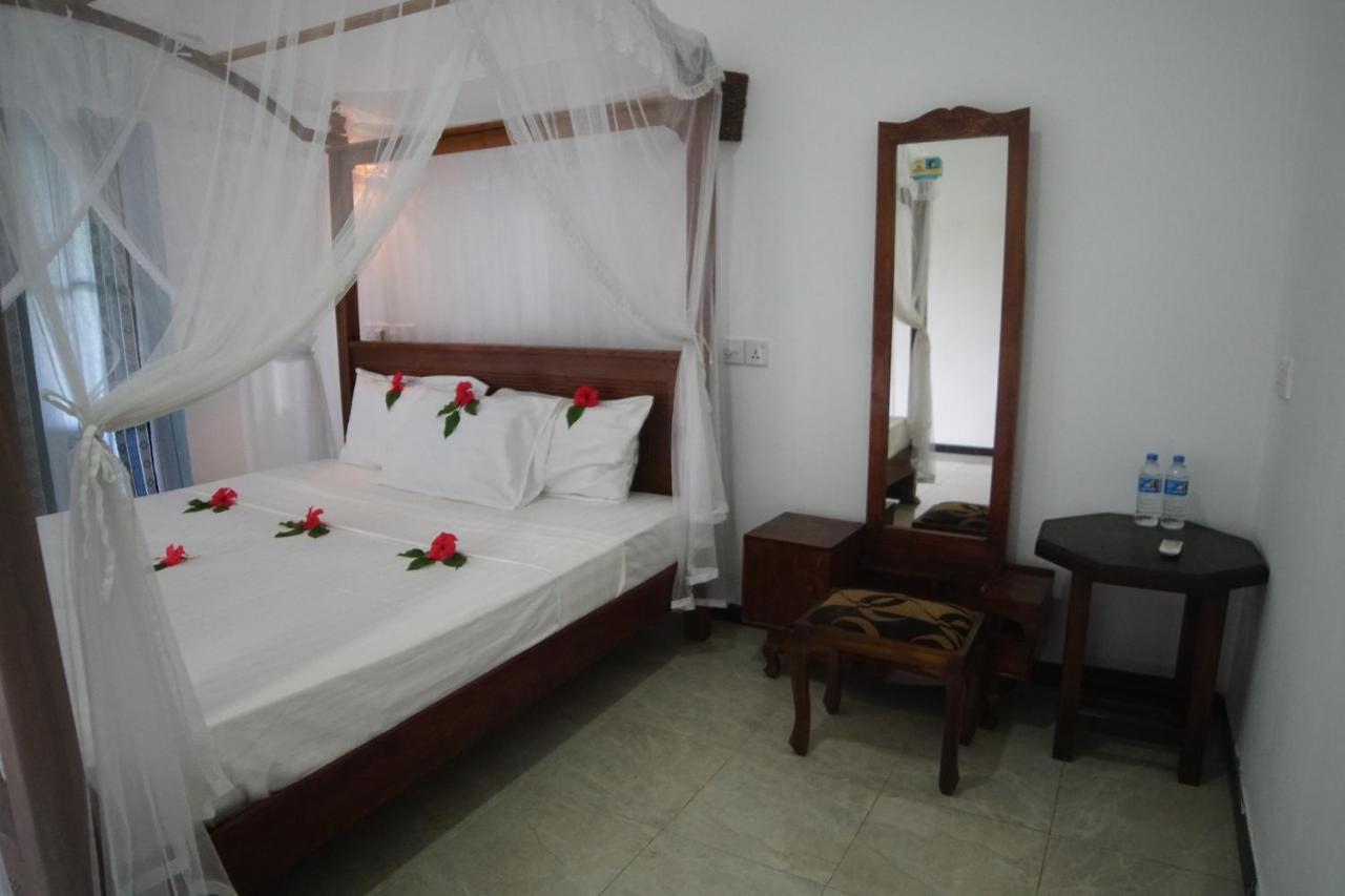 Turtle Bay Beach Resort Mirissa Kültér fotó