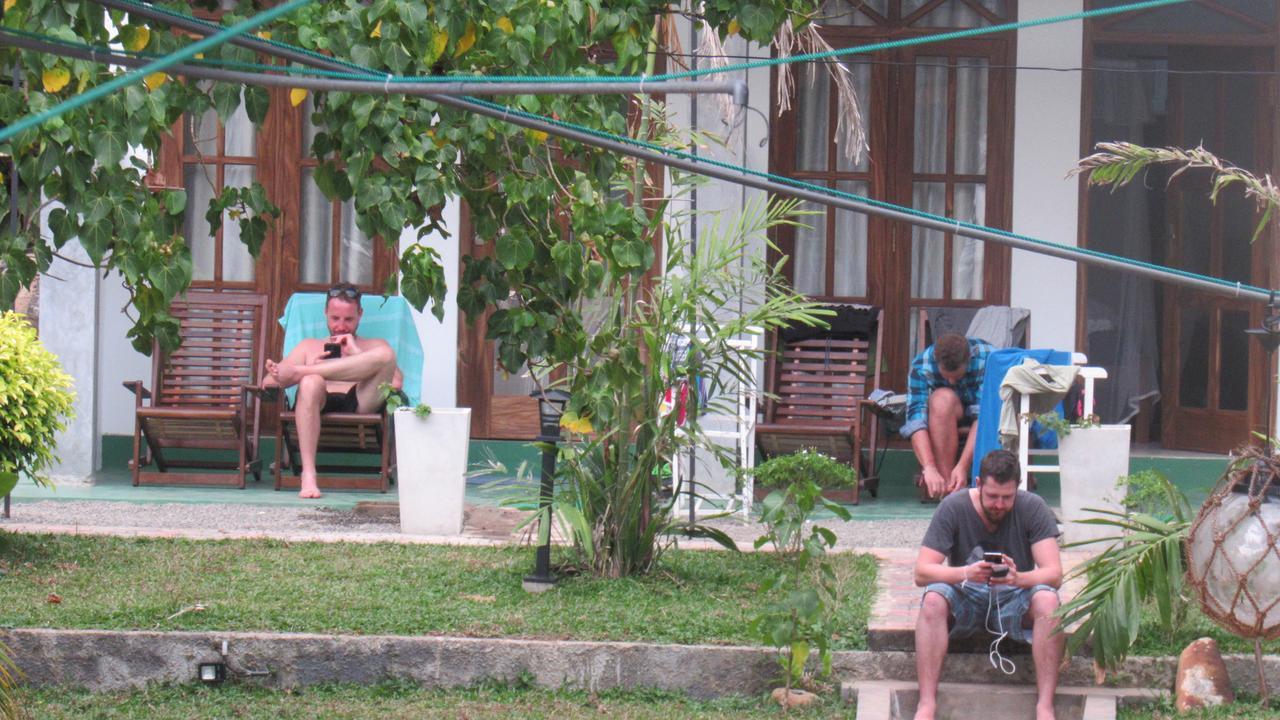 Turtle Bay Beach Resort Mirissa Kültér fotó